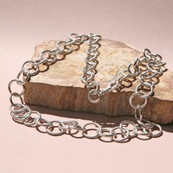 Madavazaha - collier en argent  chaine anneaux ronds basique et poli -vue de haut
