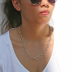 Madavazaha - collier en argent  chaine anneaux ronds basique et poli -vue porté